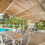 Ξενοδοχείο με διαμερίσματα Dominoes Corfu