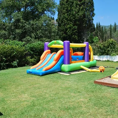 Dominoes Corfu Ipsos