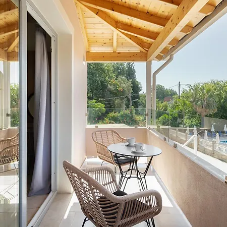 Dominoes Corfu 4*