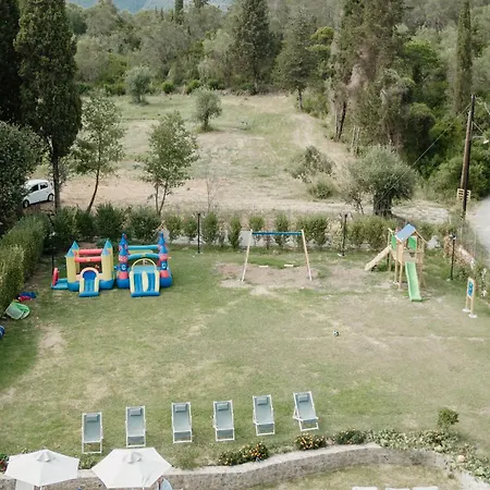 Dominoes Corfu Ipsos