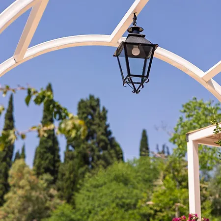 Dominoes Corfu 3*