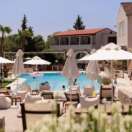 Dominoes Corfu 3*