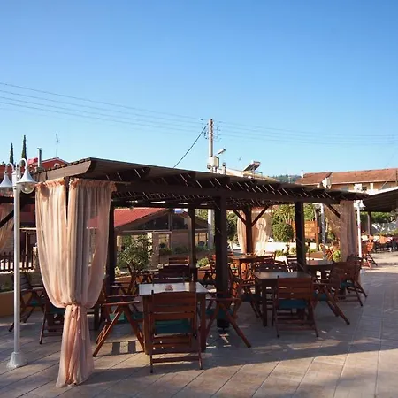 公寓式酒店 Dominoes Corfu 4*