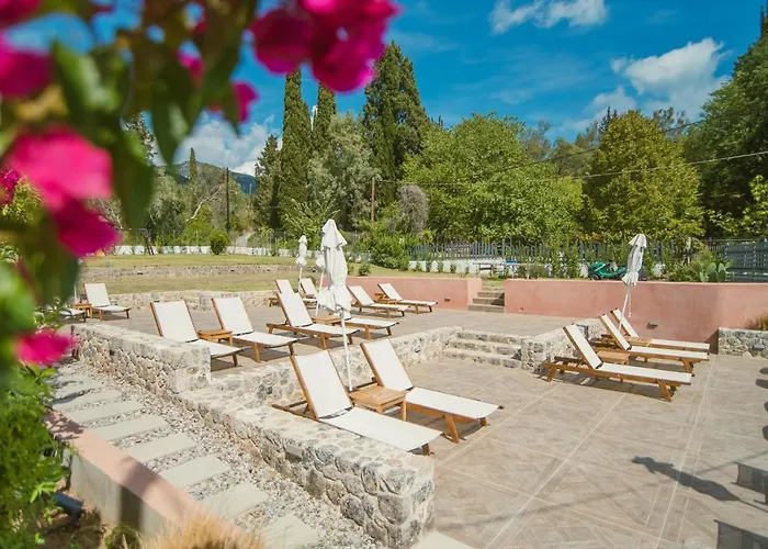 Ξενοδοχείο με διαμερίσματα Dominoes Corfu