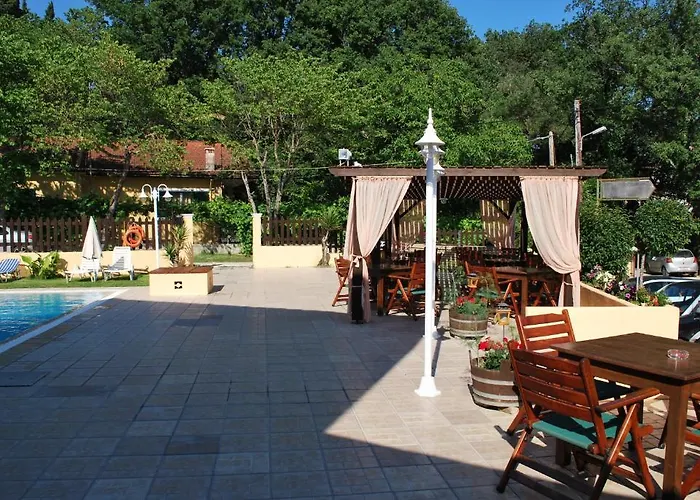 Dominoes Corfu Aparthotel Ipsos