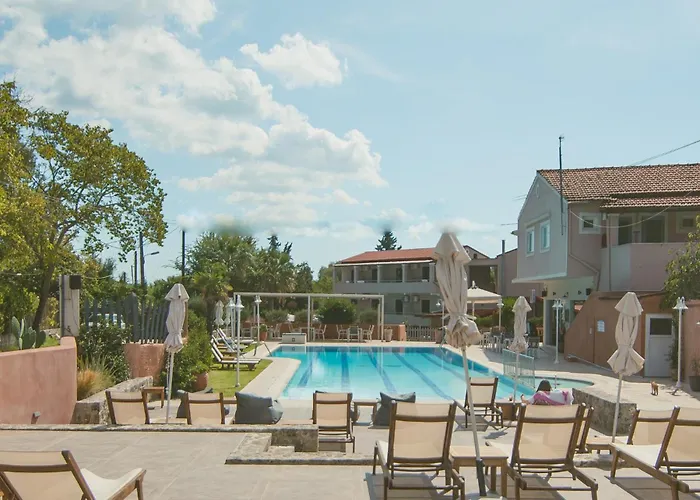 Ξενοδοχείο με διαμερίσματα Dominoes Corfu