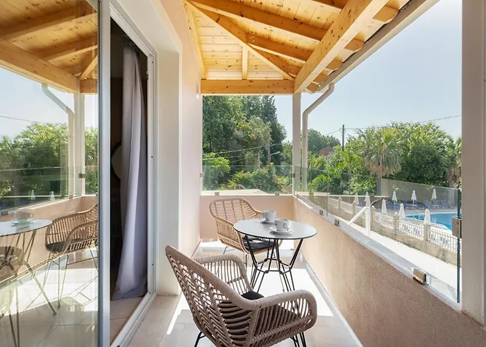 Dominoes Corfu 4*