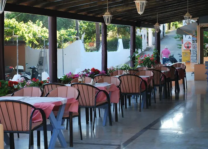 Dominoes Corfu 4*