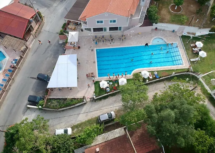 Dominoes Corfu 4*