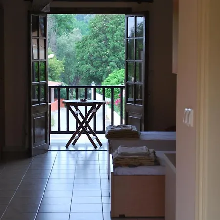 Dominoes Corfu Ипсос