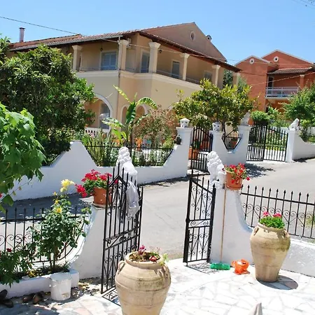 Dominoes Corfu Lejlighedshotel