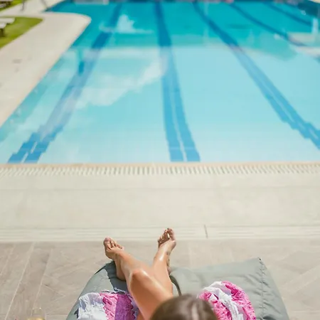 Dominoes Corfu Lejlighedshotel 4*