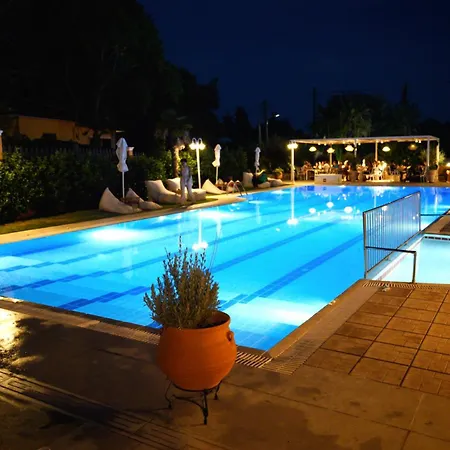 Dominoes Corfu Lejlighedshotel