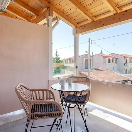 Dominoes Corfu Lejlighedshotel