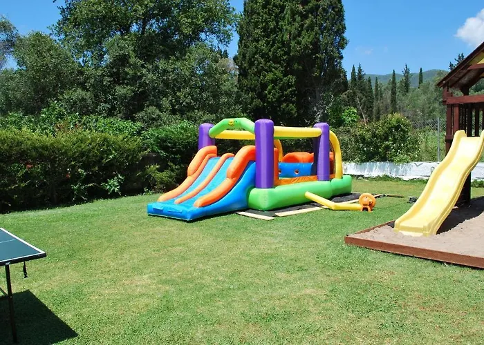 Dominoes Corfu איפסוס